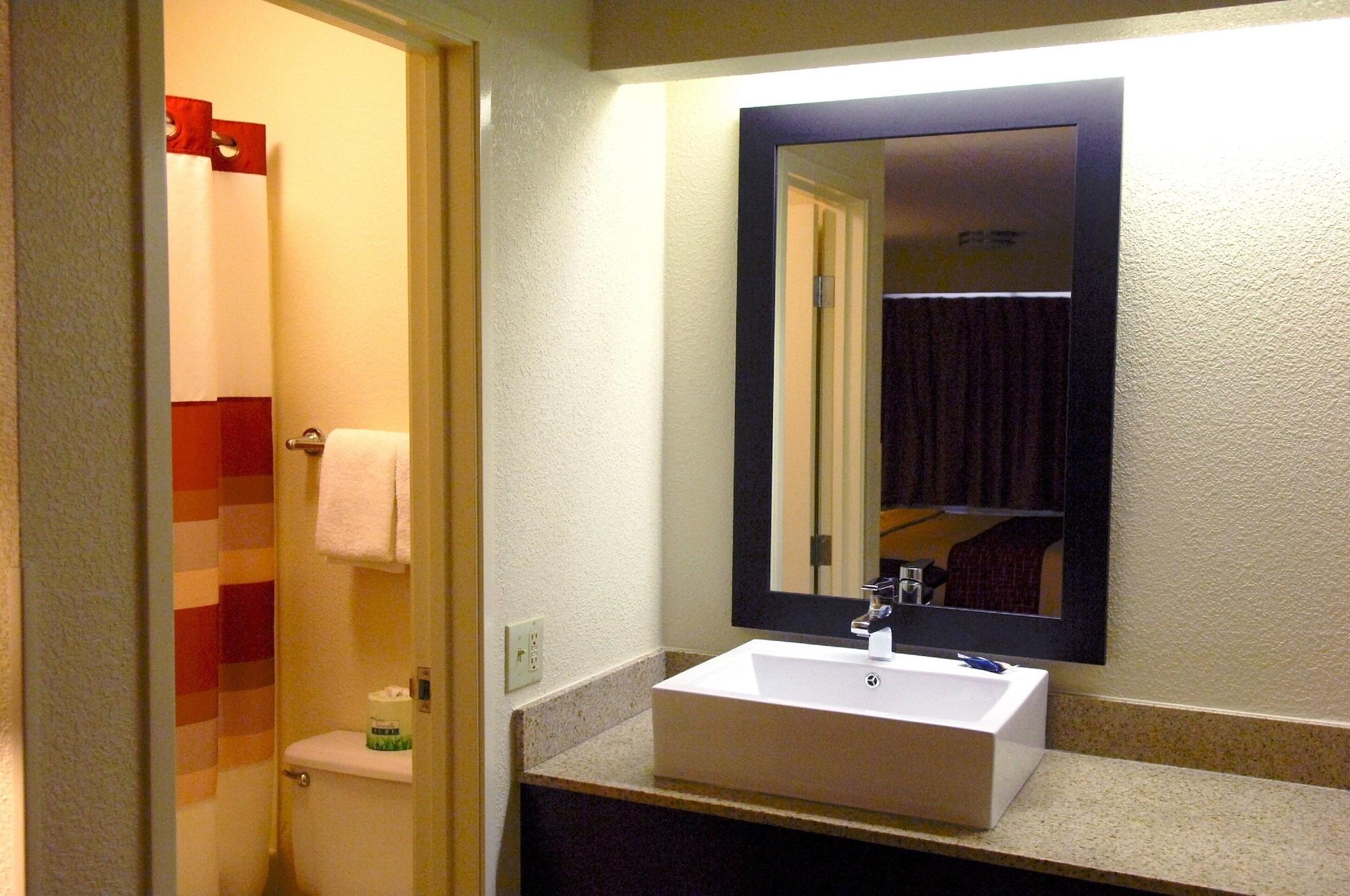 Red Roof Inn Plus+ Philadelphia Airport Эссингтон Экстерьер фото